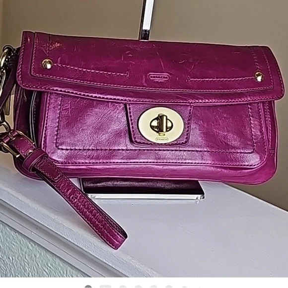 COACH 12450 Hampton Lindsey Leather Plum Flap Turnlock Clutch Charm Wrist Strap - Picture 1 of 12